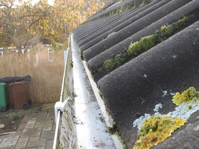 gutter-cleaning-4-kireth-ai
